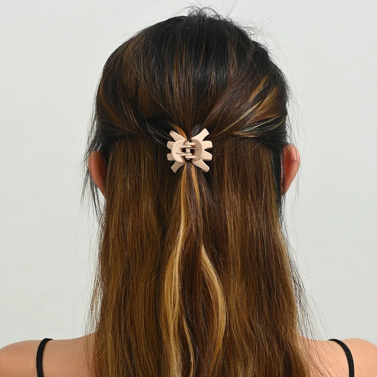 Рисунок 5 - заколки для волос среднего натурального цвета