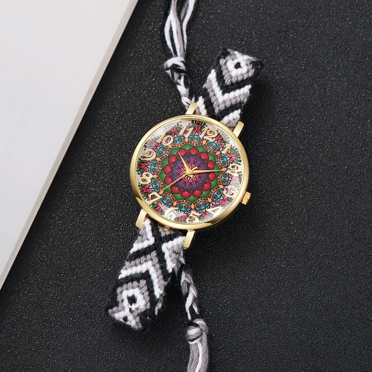 1pcs Women's Gift Watch Fashion Casual Personalized Digital Dial Trendy Classic Quartz Watch ( Box Not Included)