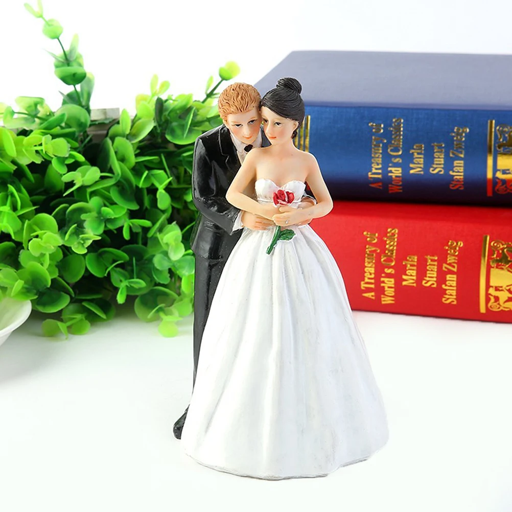 

Wedding Cake Topper Bride Hug Groom Resin Figurine Romantic Wedding Dress Couple Rose Hand Decor Party Celebrations Cake