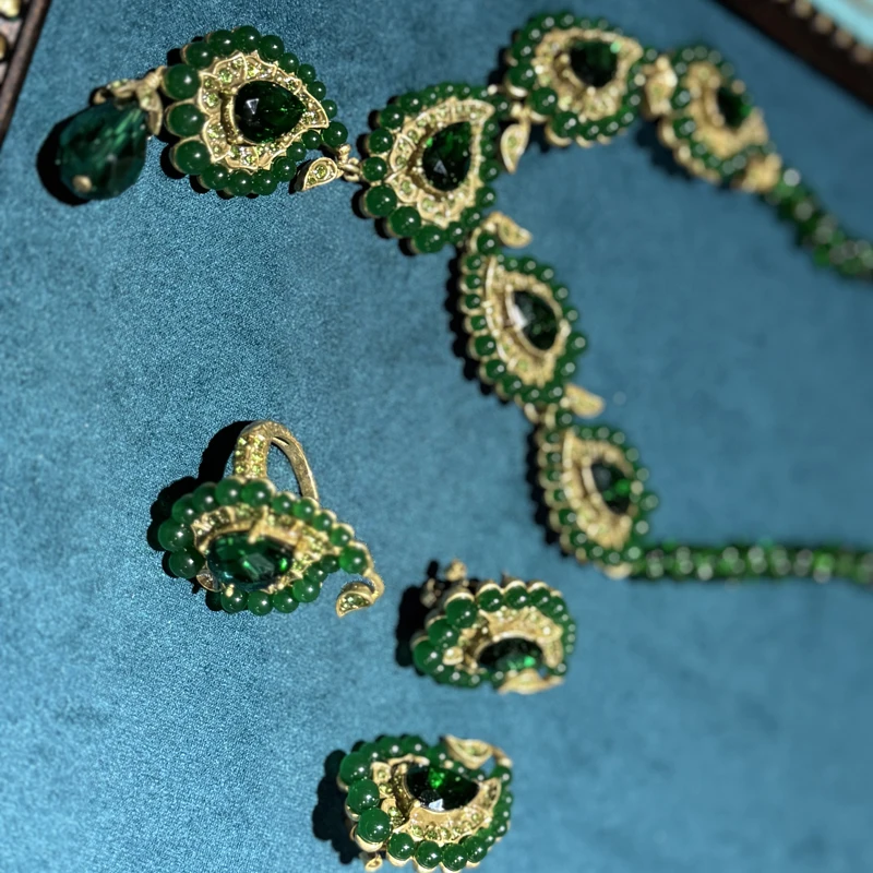 

Vintage Emerald Green Jewelry Set Peacock Feathers Beaded Chain Pendant Statement Necklace Crystal Natural Stone Earrings Rings