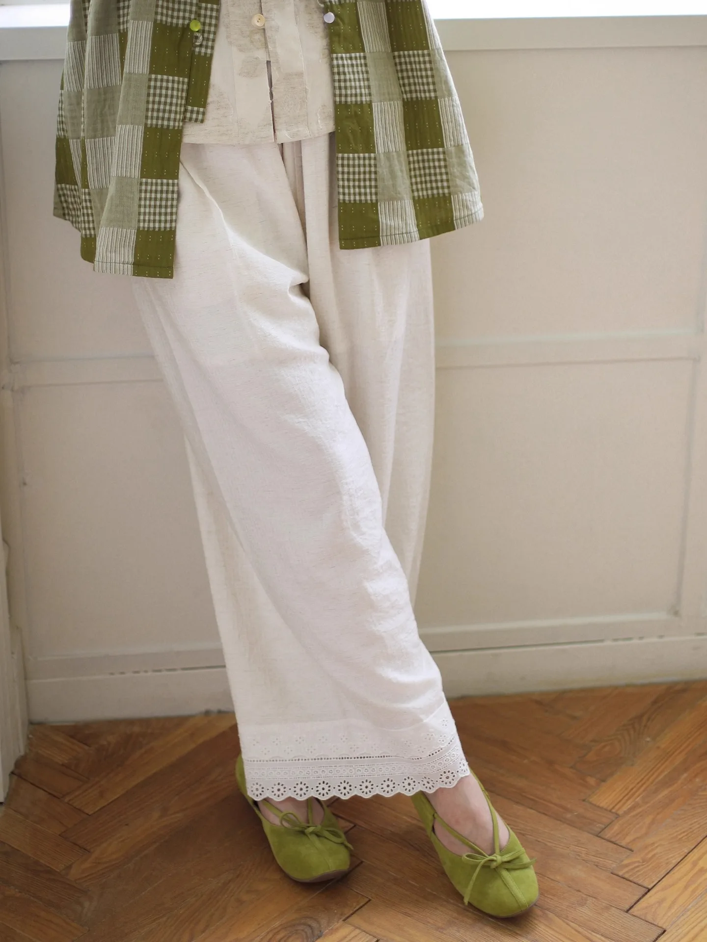 

Белый лунный свет Wan Neng Hanfu Маленькие белые брюки Jiangjing Sle можно носить на улице или как лето Асимметричные высокие брюки...