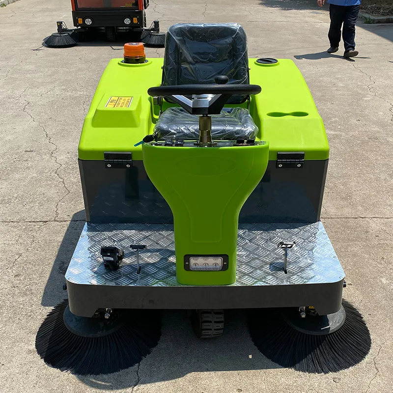 Electric ride-on sweeper, suction and sweeping integrated sweeper, dust removal spray high-pressure water three-in-one sweeper