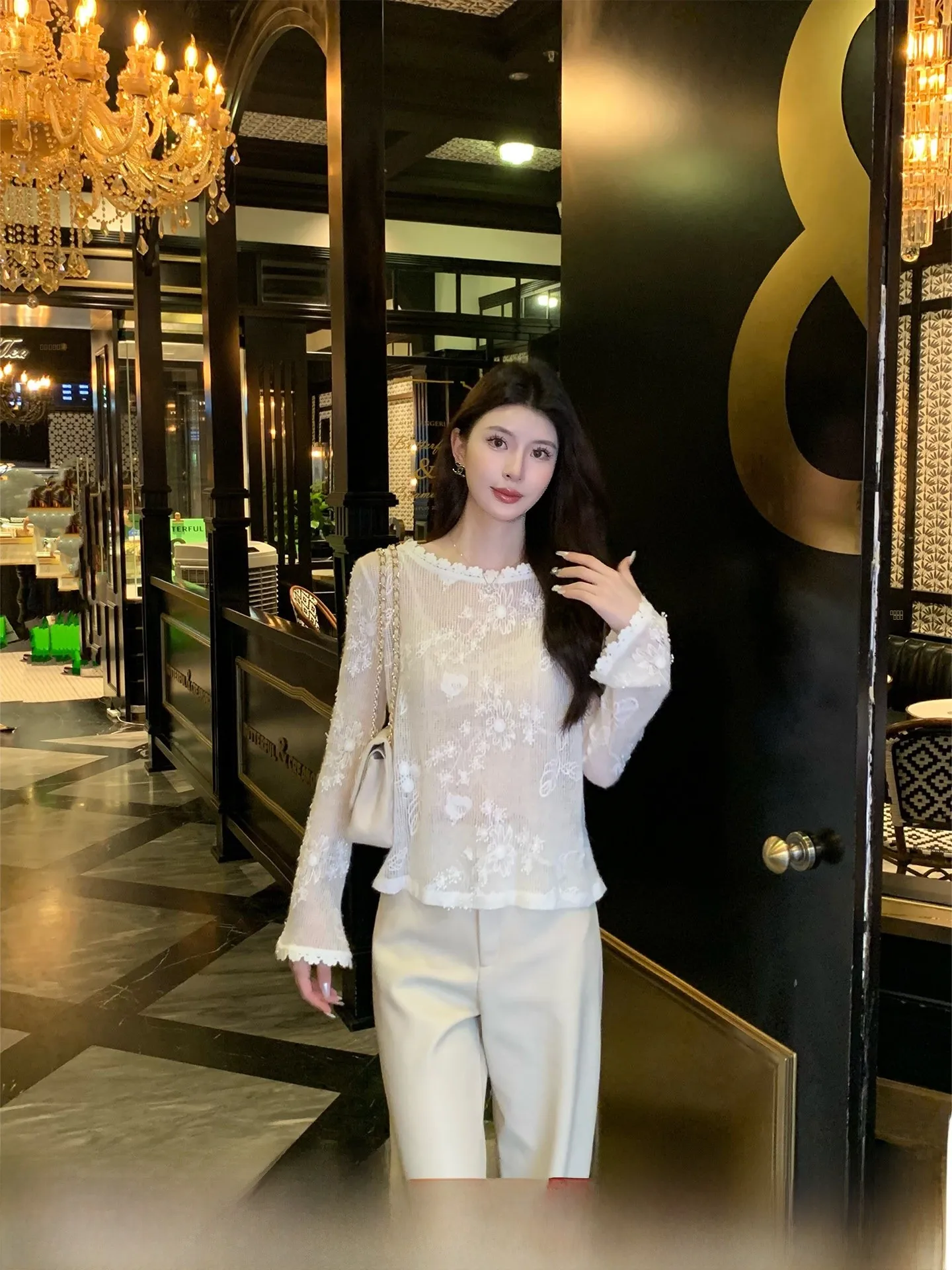 

Женская вышитая блузка Kun Linglongyu: новая весенняя модель с рукавами-колокол, базовый слой, повседневный прямой крой, длинный рукав