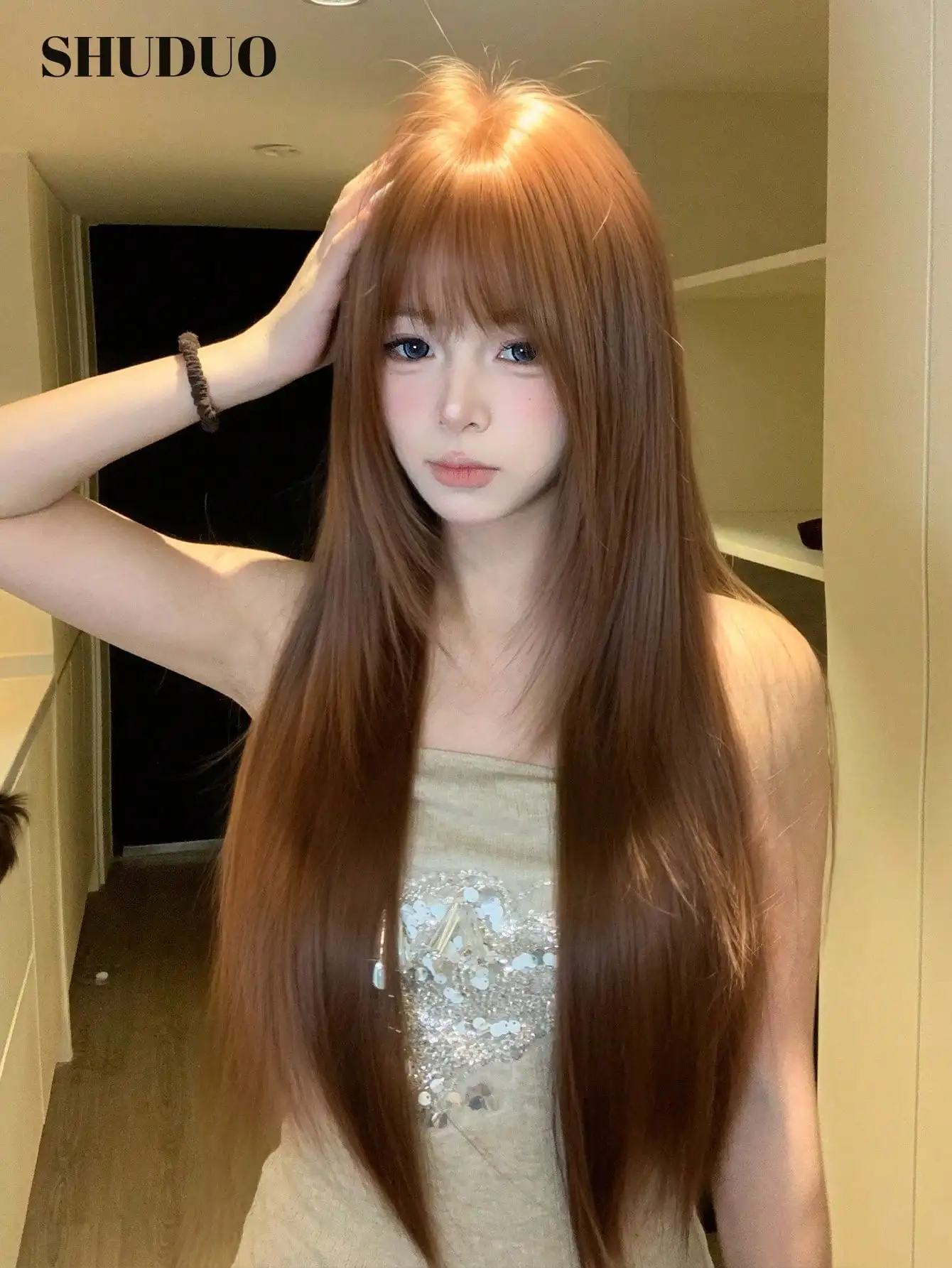 

alicegarden 28-Inch Long Synthetic Wig Featuring A Natural Straight Style A Stunning Linen-Brown. Designed With Bangs , This False Hairpiece Is Perfect For Ms Daily Use, Offering A Natural And Realistic Appearance That Mimics Gift For Ladies.