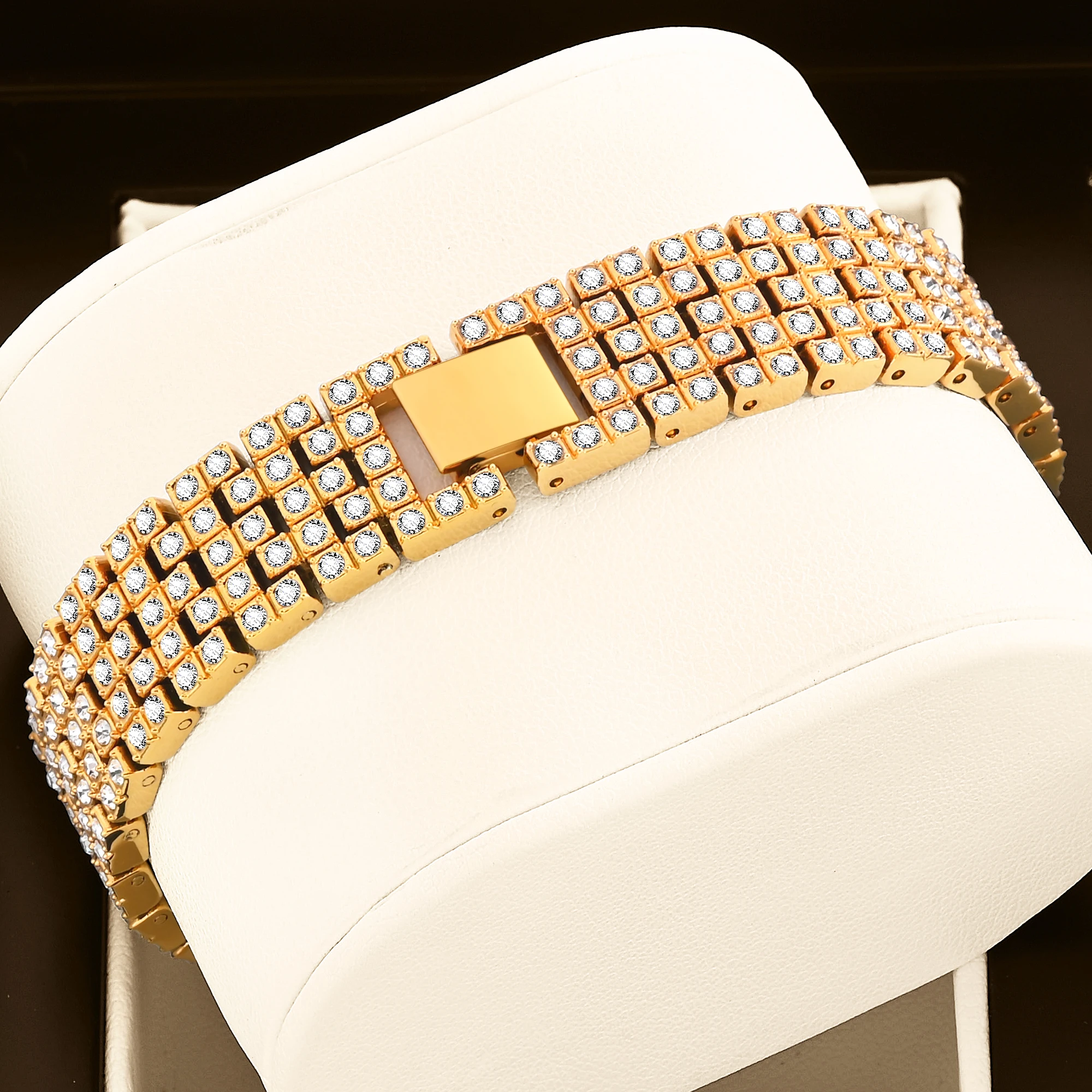 Women's Quartz Watch with Diamond-Set Dial description 4