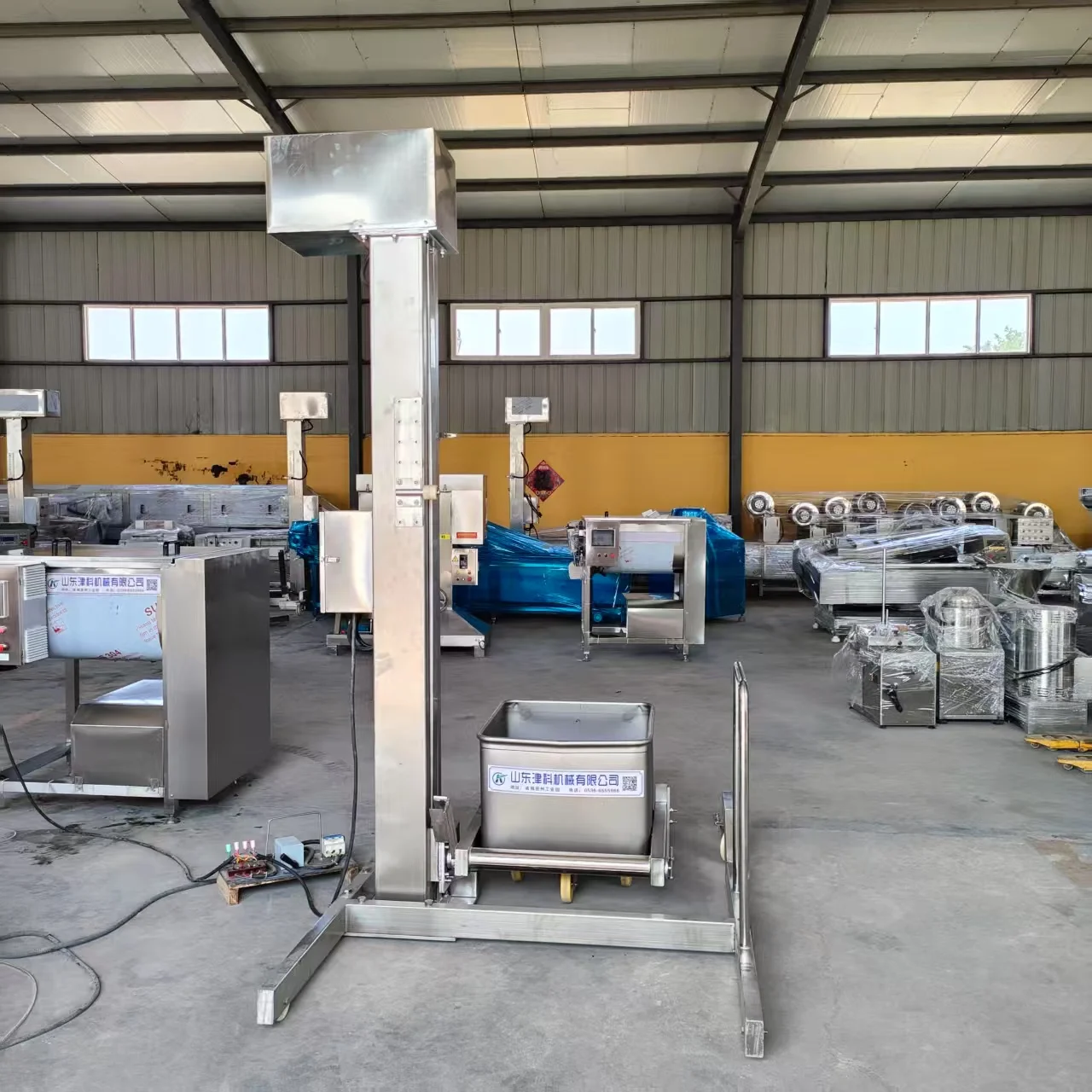 Automatic Moving/Fixed Meat Bin Lifter 200L Standard Meat Truck Industrial Meat Lifter Bucket Lift Elevator for Food Processing