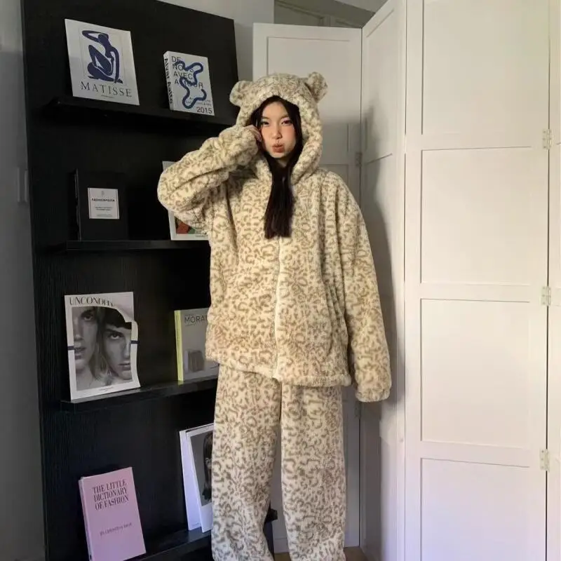 الملابس النسائية منامة لطيف نموذج جديد ليوبارد طباعة الشتاء الصوف مبطن رشاقته الدفء المرجان الصوف Homewear دعوى