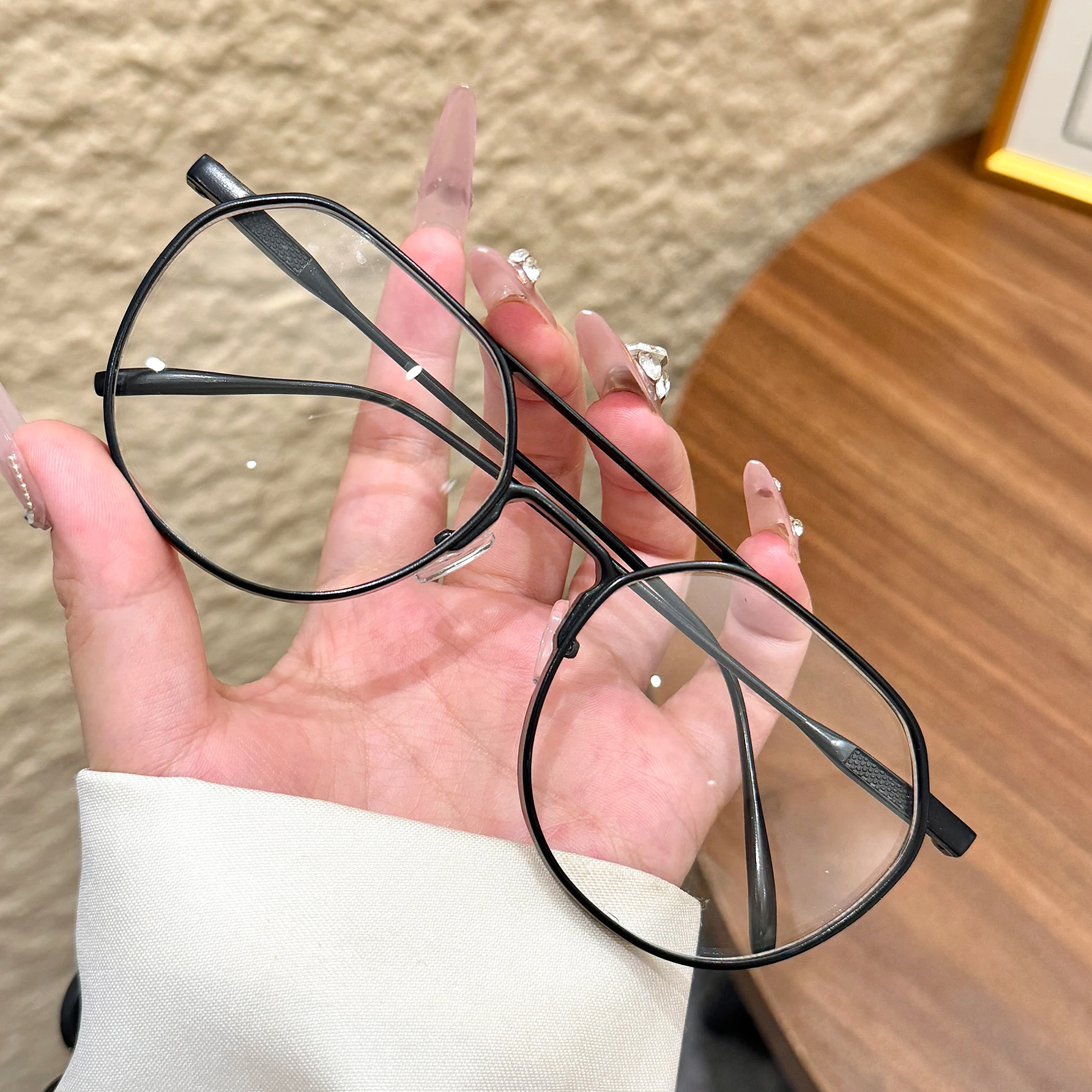 1Pc Photochromic Myopia Glasses Ultra-Light Metal Frame Glasses Anti-Blue Light Myopia Glasses Transparent Glasses Large Frame
