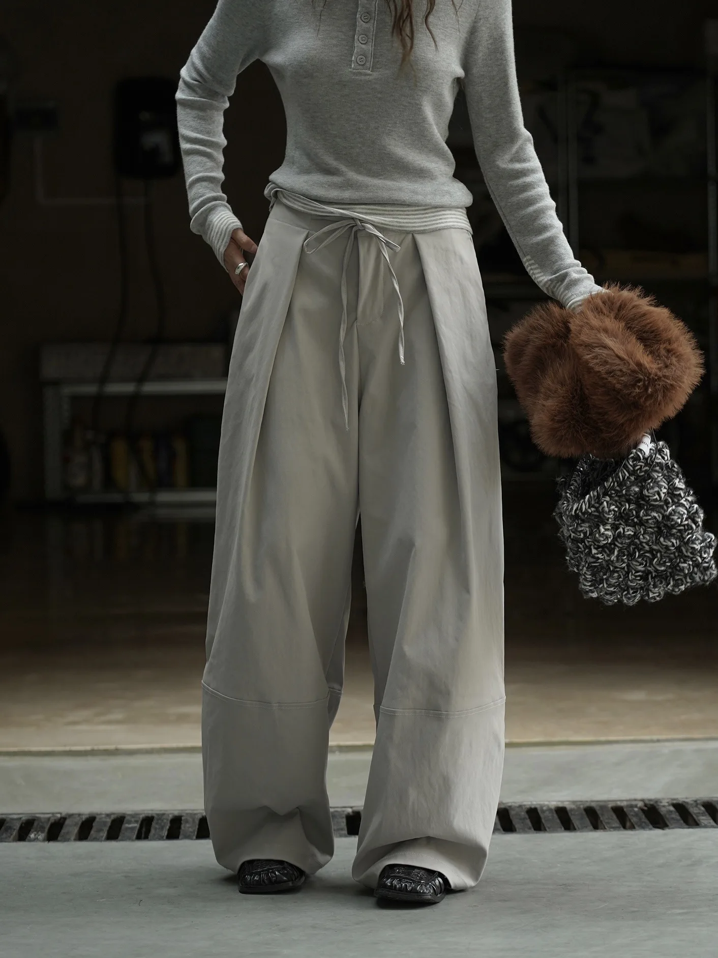 레트로 스타일의 하이웨이스트 플리츠 캐주얼 팬츠, 여성을 위한 루즈핏 디자인