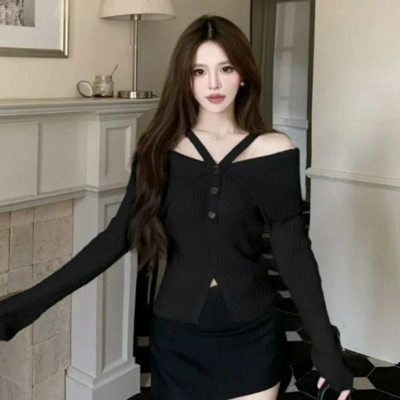 

New Design Unique Stylish Sweater 2026 Autumn Winter French Style Sexy Girl Red Halter-neck One-shoulder Knitted Top for Women