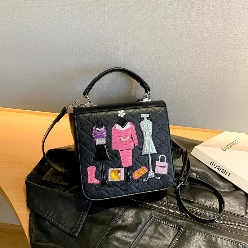 

Квадратная сумка премиум-класса в стиле пэчворк 2025 года — сумка через плечо/ручной кошелек, дизайн с художественной вышивкой, уникальная и стильная маленькая сумка через плечо