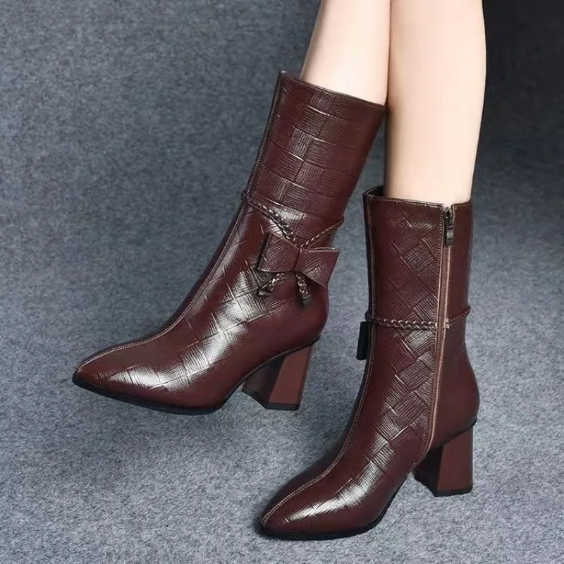 2023 Medium Boots for Children In Autumn and Winter New Style Thick Heel Bow Knot Side Zipper Pointed Fashion Boots for Women