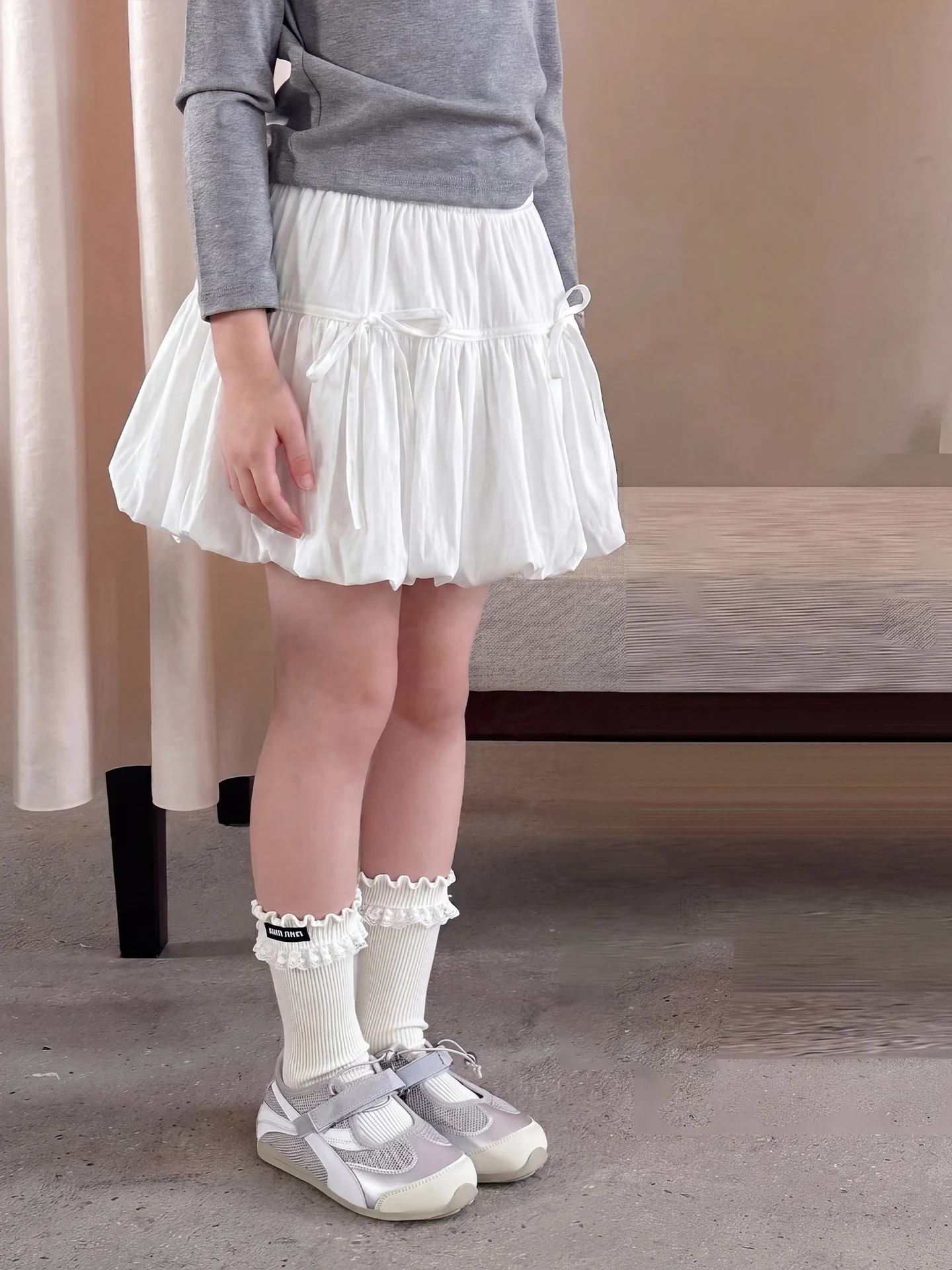 スイートガールの白いハーフスカートプリンセススタイル子供用デザイン夏用ショートスカート伸縮性ウエストソフトで快適な薄い素材