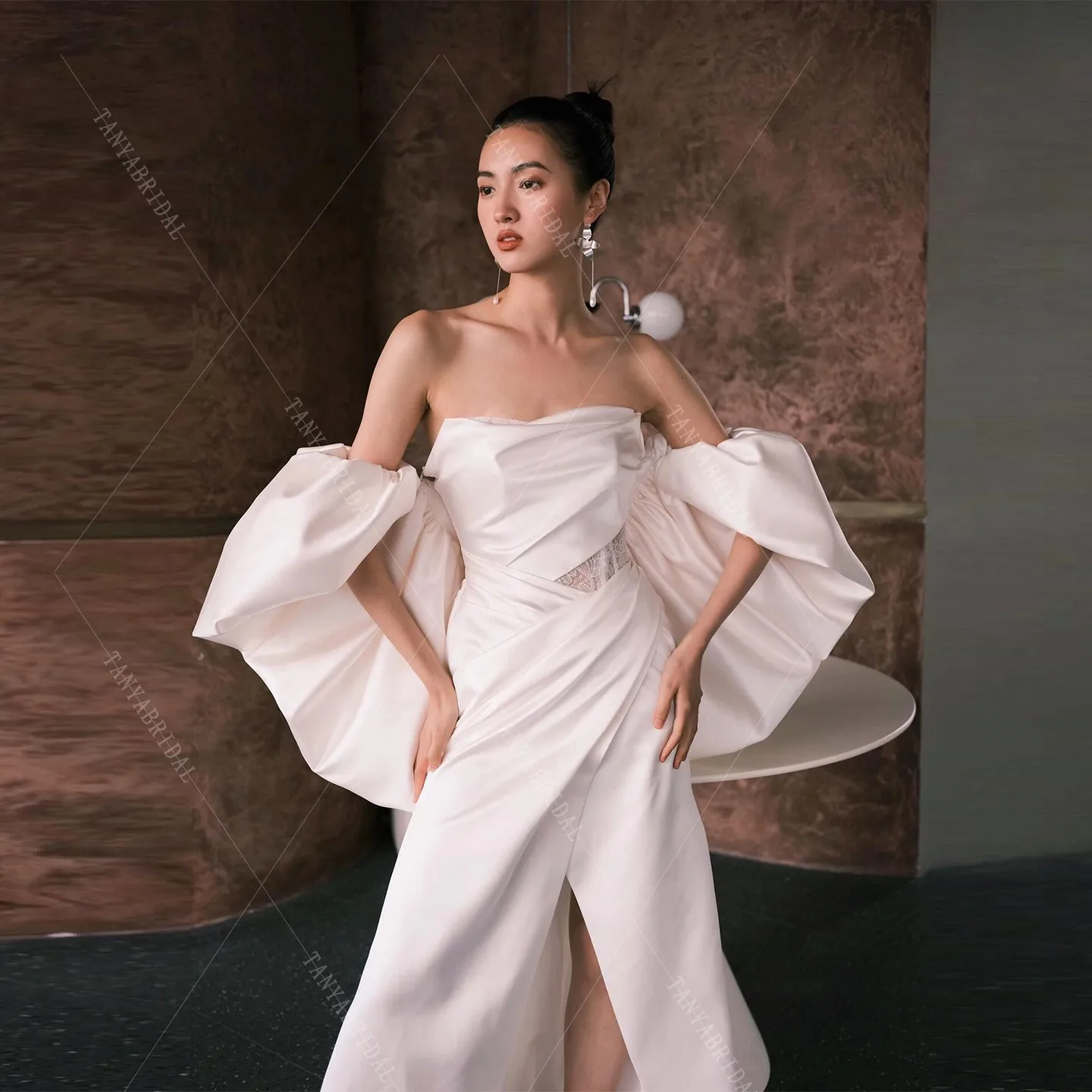 Strapless Satin Mermaid Wedding Dress With Detachable Short Cape High Split Sweep Train Elegant Bridal Gown TSWD896