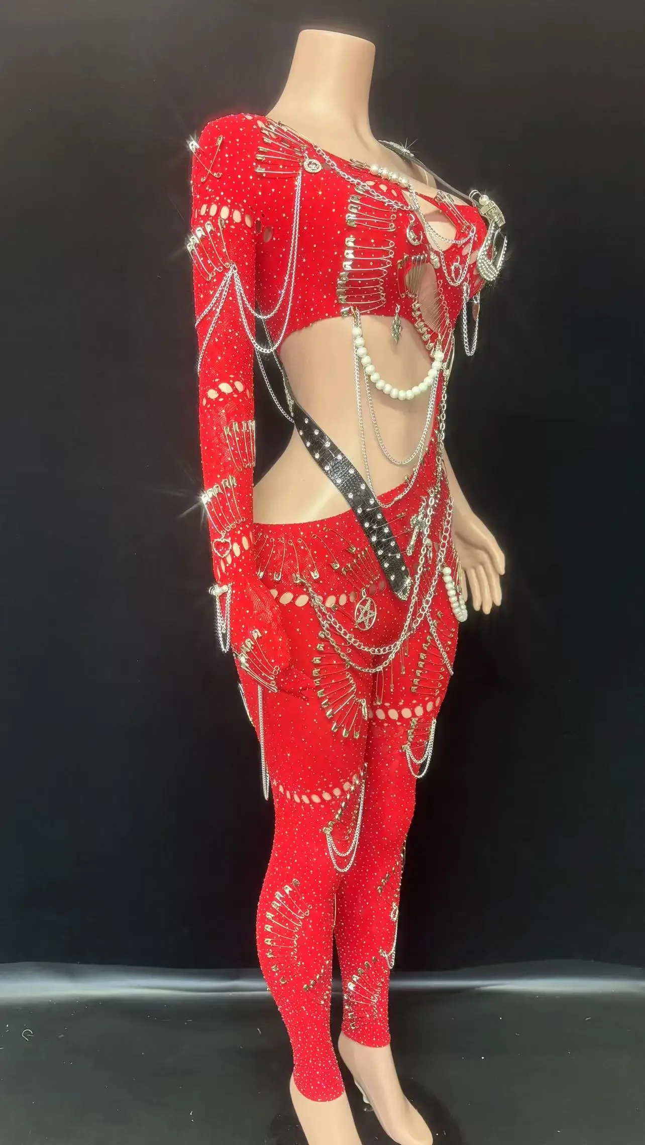 المشاهير ملهى ليلي بار حفلة مرحلة الأداء بذلة المرأة تألق سلسلة معدنية بلا أكمام قطع Bodycon زي