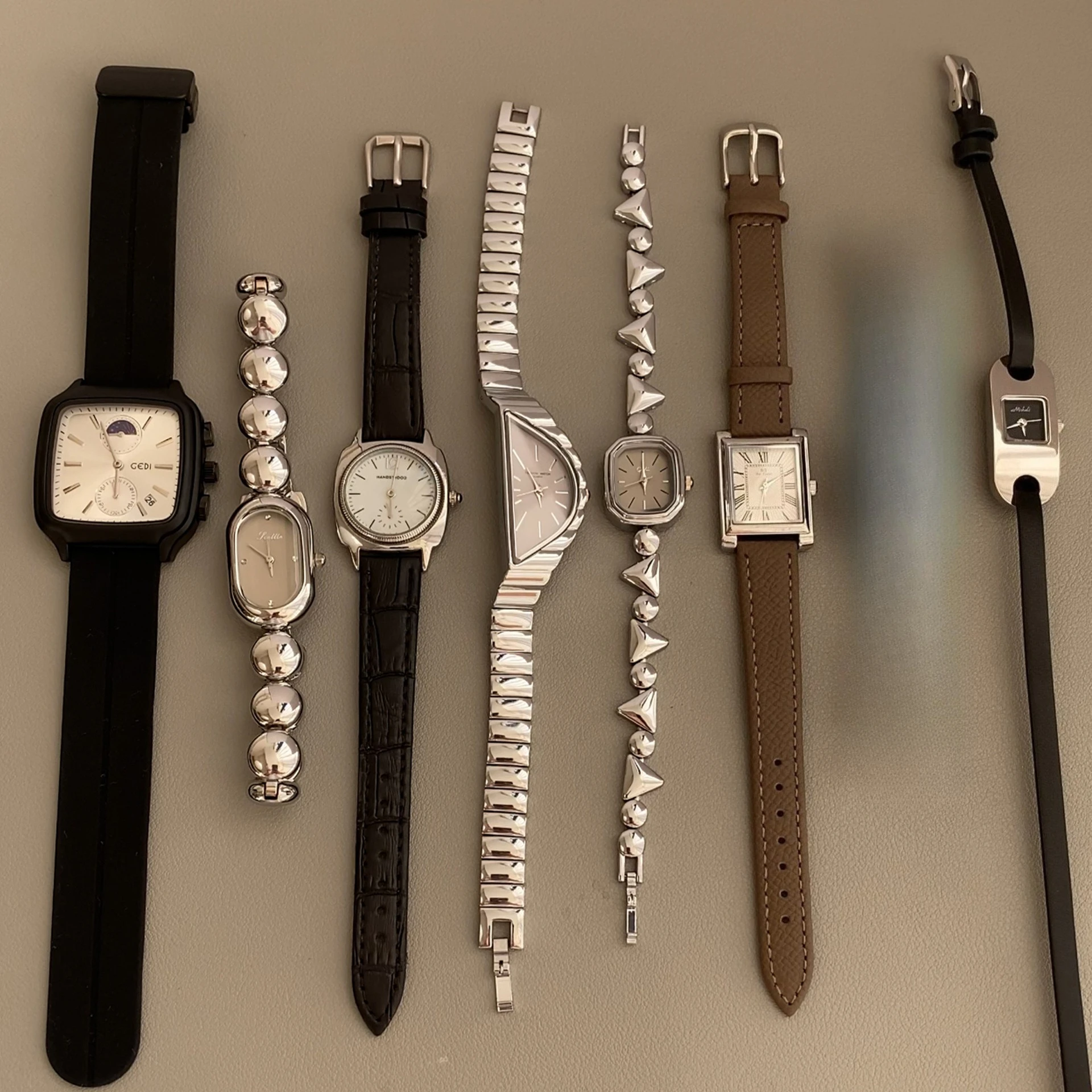 2026 New Silver Series High-End Watch Fashionable Niche Design Commuting Temperament Versatile Luxury Quartz Watch Gift Women