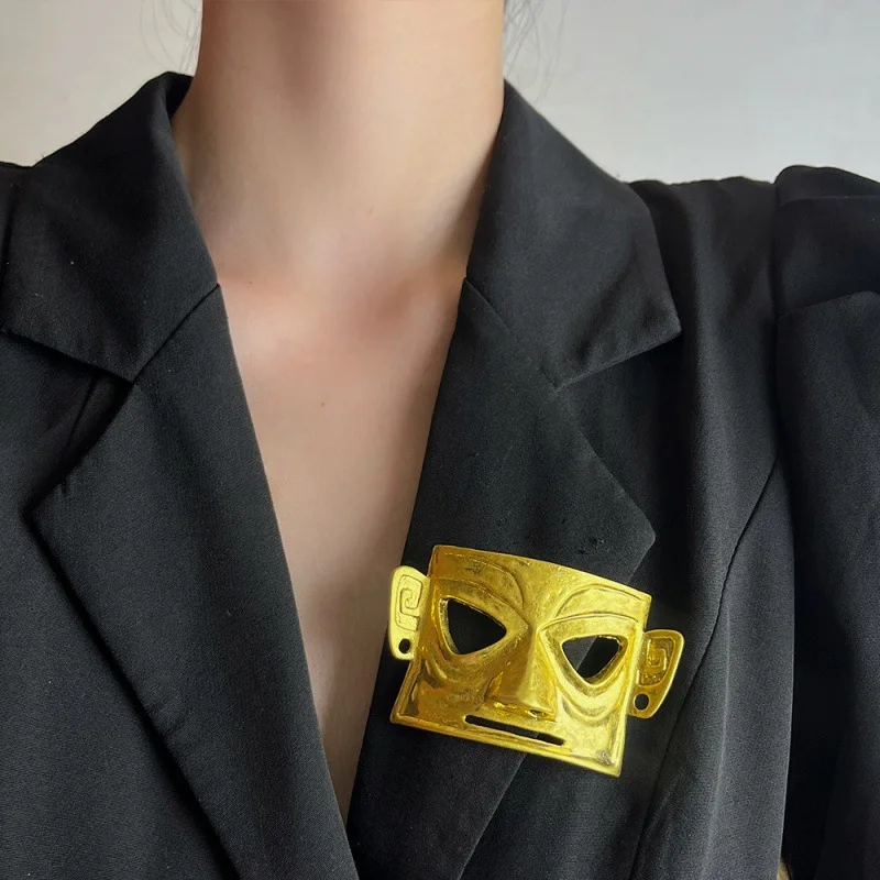 Sanxingdui Mask Gold Color Retro Abstract Human Face Mask Brooch Personality Exaggerated Unique Special Pin HUANZHI NEW