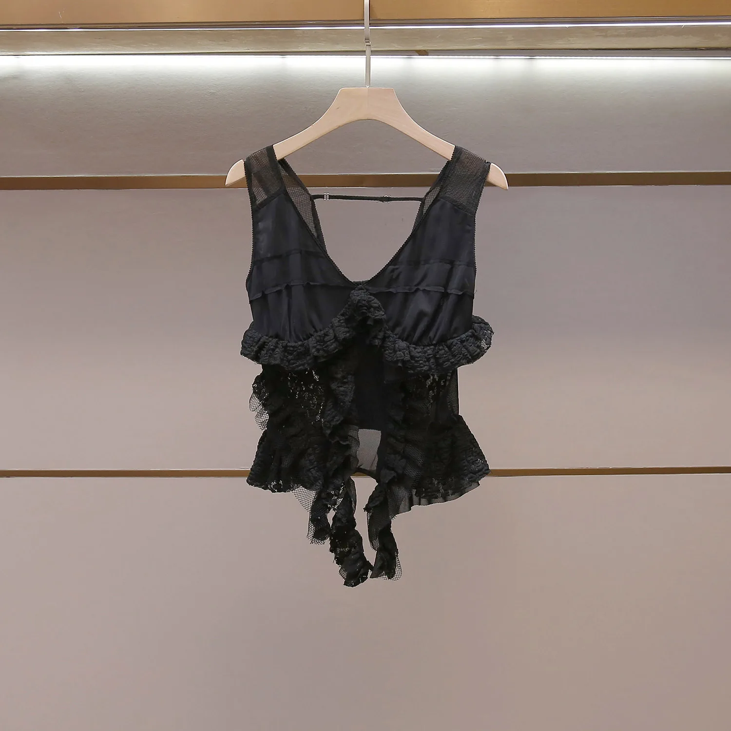High-End Women's Lace V-Neck Backless Short Shirt Summer New Style Fashion Design South Oil Premium Women's Top