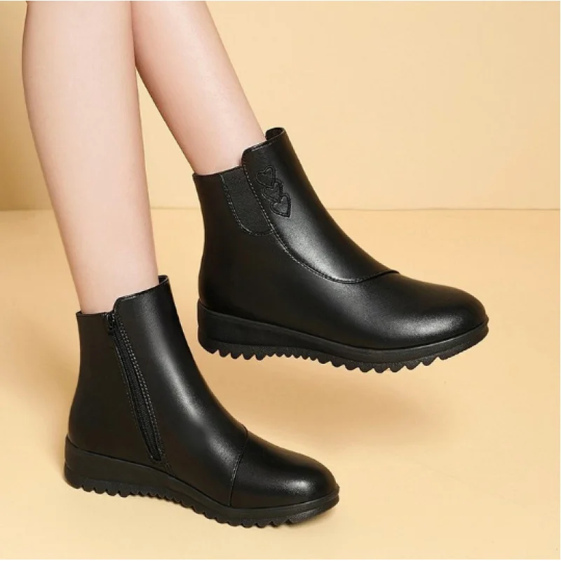 أحذية ثلج قصيرة عصرية ومتعددة الاستخدامات لعام 2026 للأمهات-خريف/شتاء، نعل سميك، مبطنة بالصوف، أحذية قصيرة مسطحة دافئة للغاية