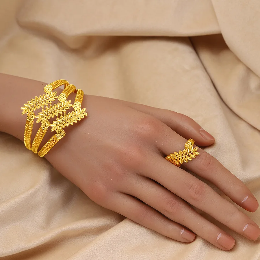 Dubai's New Gold Plated Bracelet as Party Jewelry for Women  DD10406