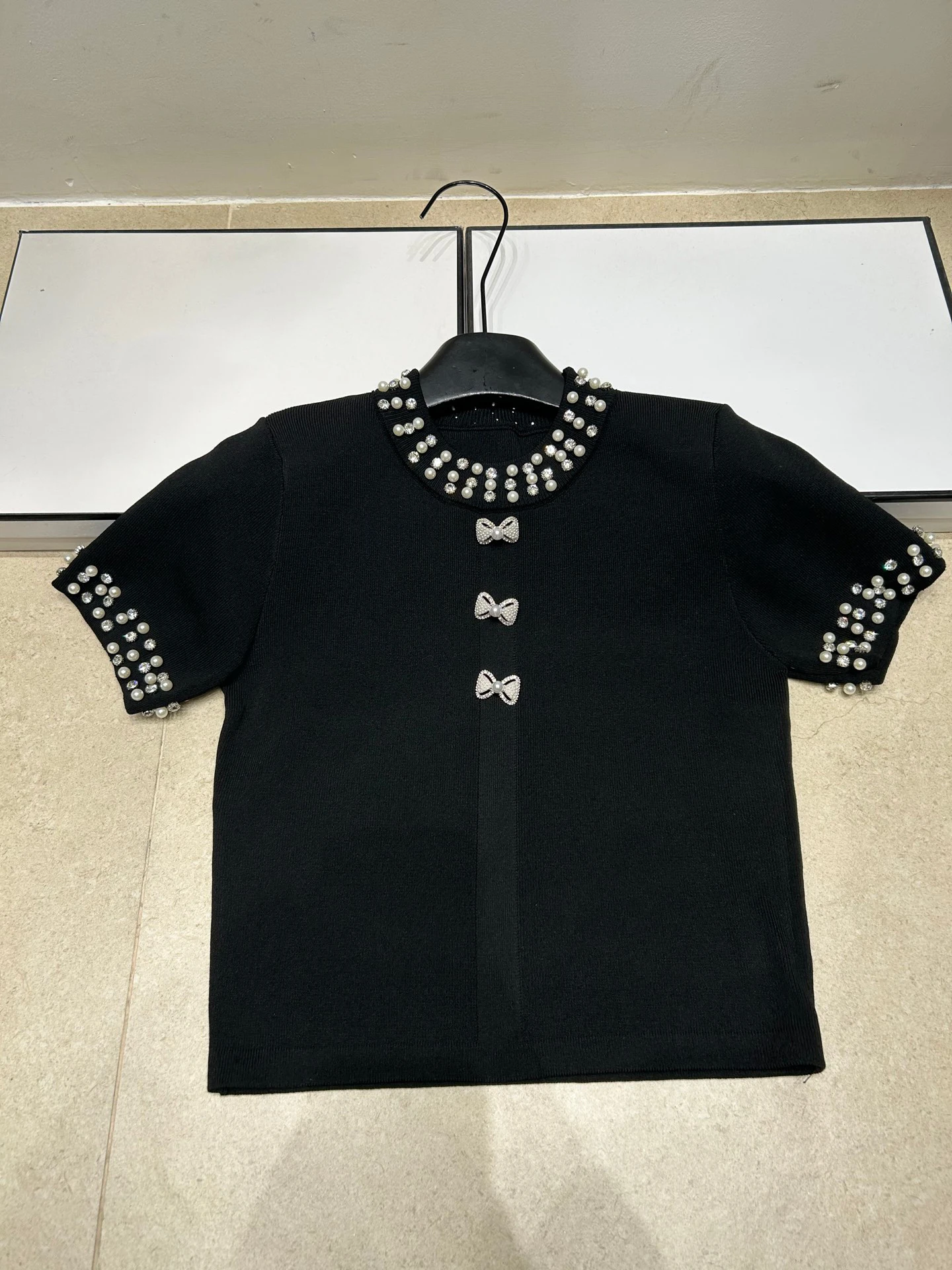 

Роскошный вязаный топ с бриллиантовыми бусинами, летняя однотонная трикотажная футболка с круглым вырезом и коротким рукавом, свободный трикотажный свитер F825