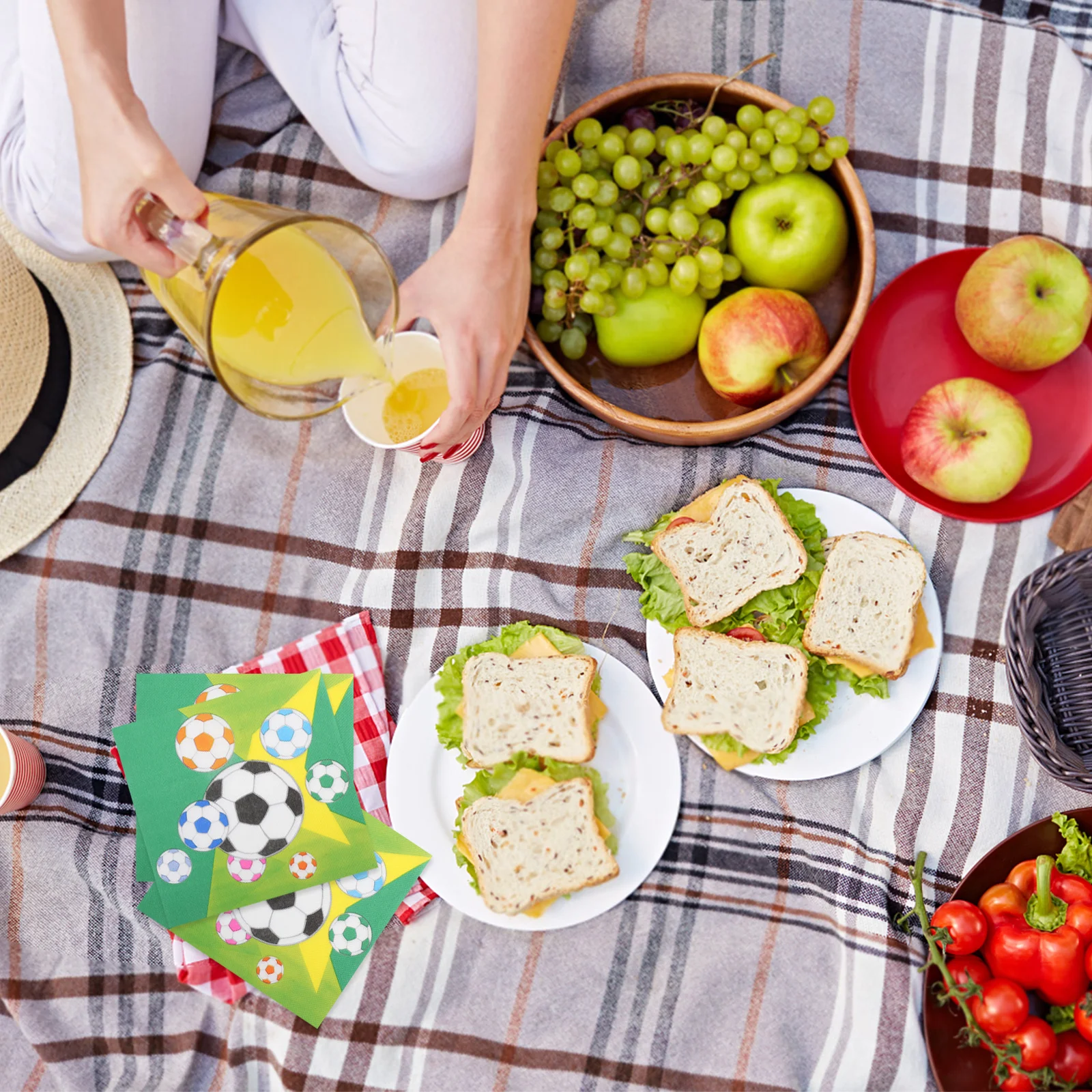 Рисунок 4 - футбольные бумажные салфетки уникальные