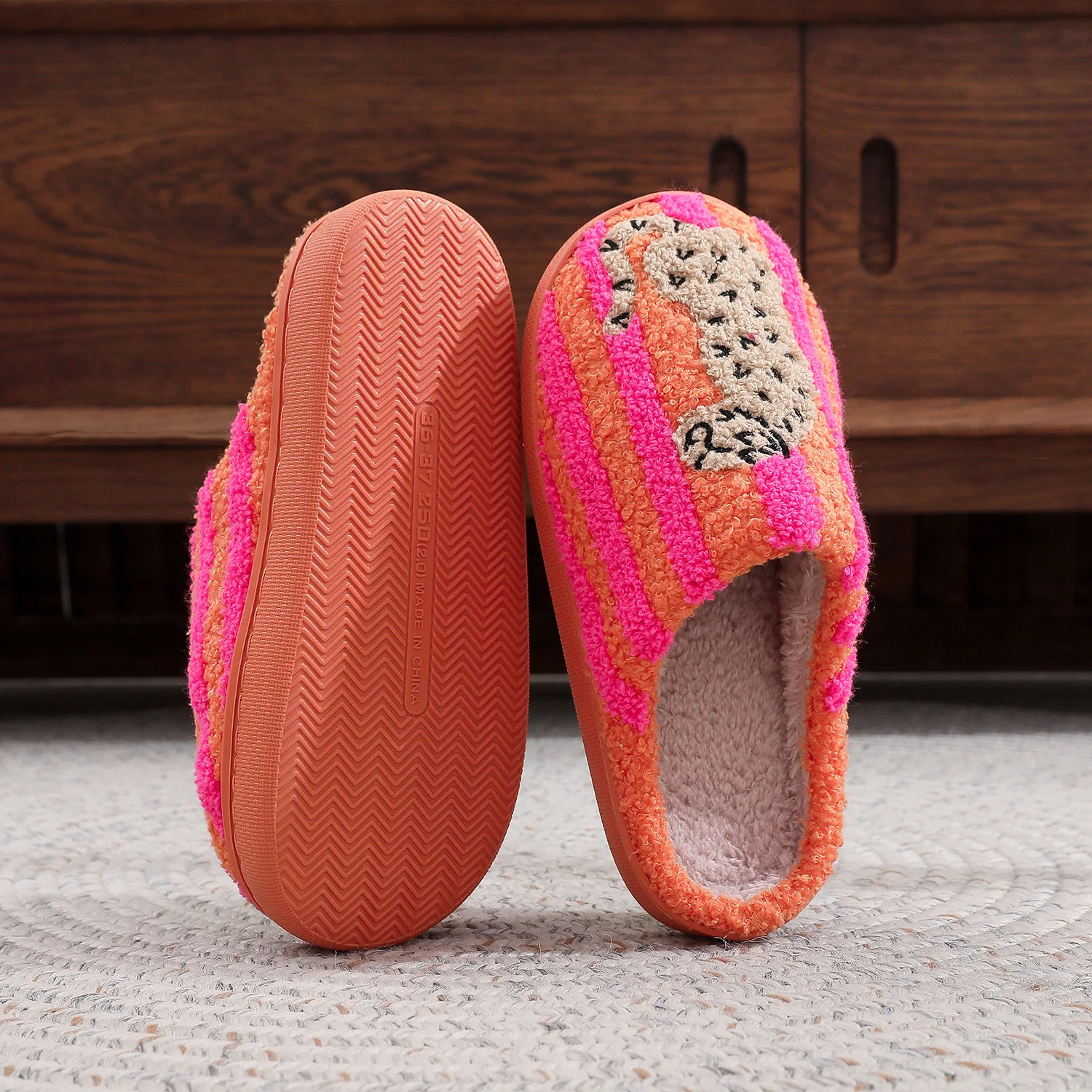 Herren-Plüschpantoffeln, farblich abgesetzte, bestickte Winter-Hausschuhe mit gestreiftem Leopardenmuster, rutschfeste, warme, bequeme Plüschschuhe für Damen – Detail 11