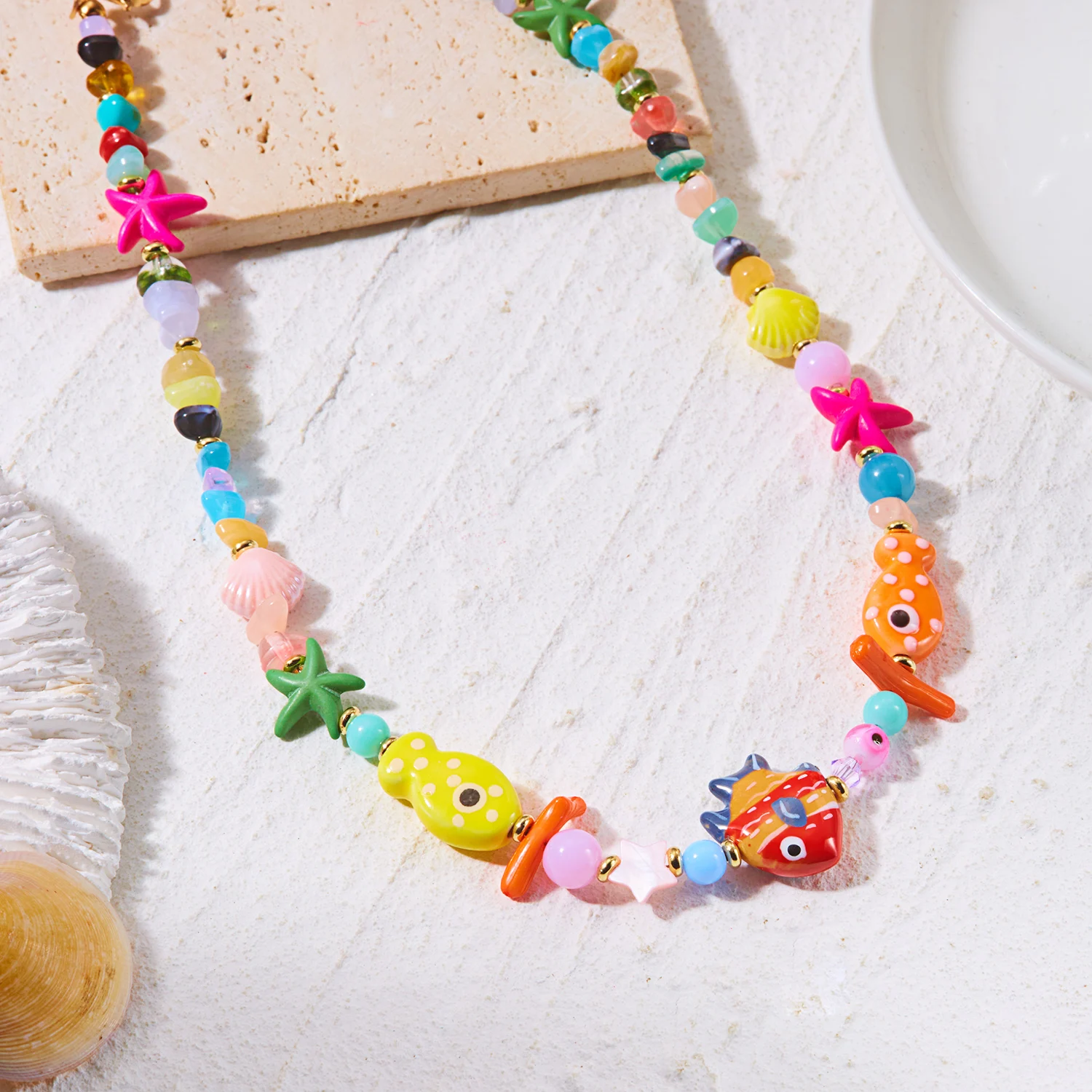 Böhmische Bunte Keramik-Clownfisch-Perlenketten für Frauen Handgefertigte Unregelmäßige Kieselstein-Kette Choker-Halskette Sommer-Schmuck – Detail 5