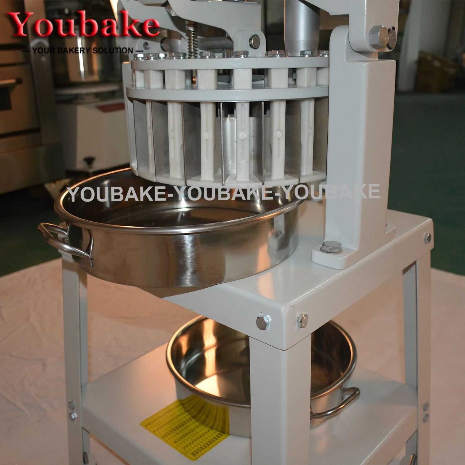 New Product Dough Cutting Machine Good Price Commercial Bakery Bread Stainless Steel Manual Dough Divider