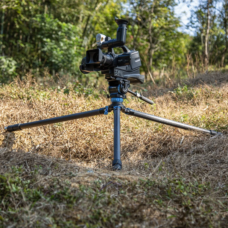 Professionelles Kamerastativ-Set aus Kohlefaser mit dynamischem Fluidkopf