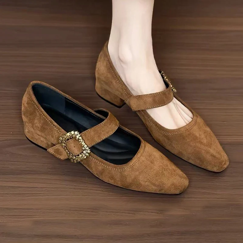 

Элегантные женские туфли на каблуке из замши, модные, на низком ходу, для торжественных случаев, роскошные, новинка весны 2026, дизайнерские, повседневные, сексуальные, женские туфли-лодочки