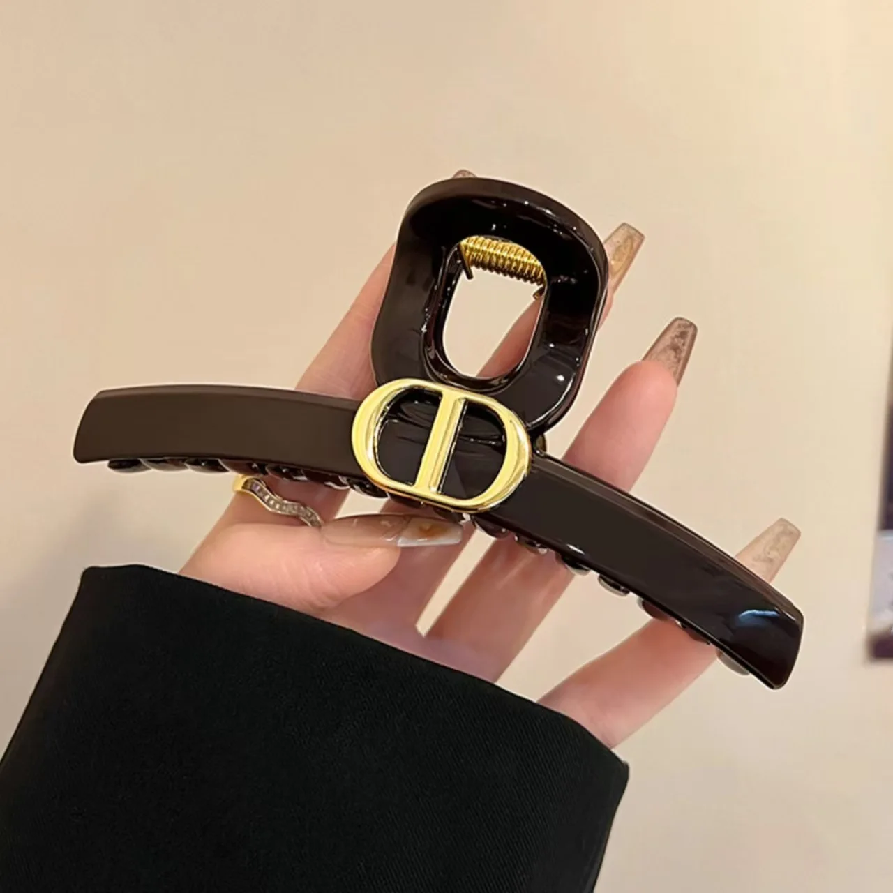 New Luxury Hair Clip With High-End Feel Letter Clip With Gold Label Fashionable Exquisite Headwear And Hair Accessories view 5