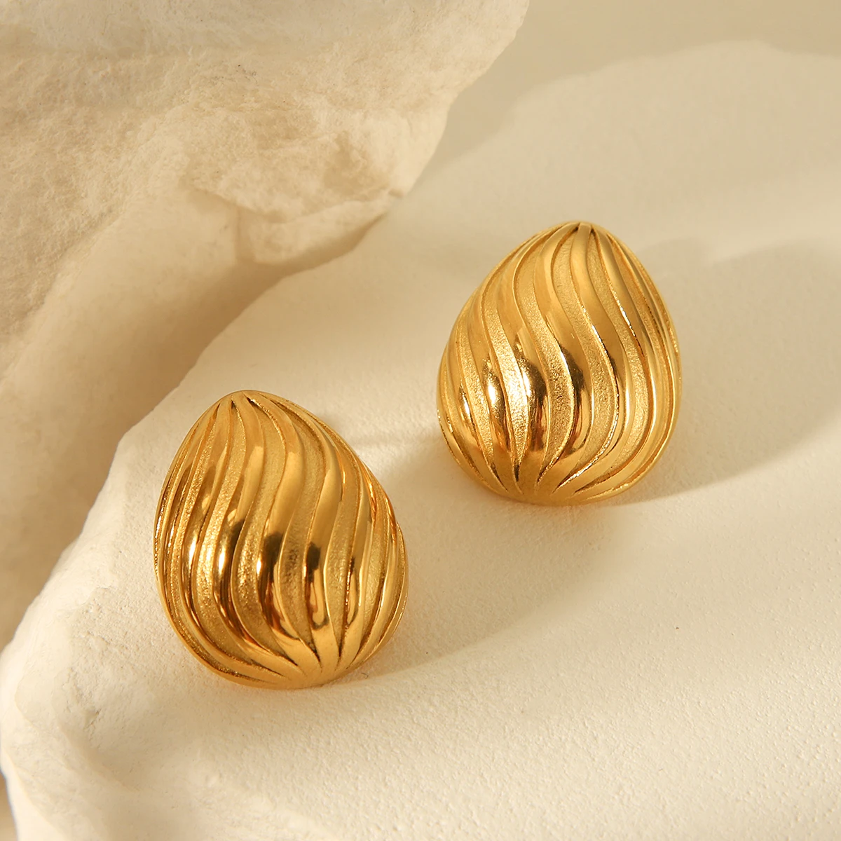 

New Retro Round Geometric Stainless Steel Earrings With Wavy Square Texture Metal Women Earrings Jewelry Wedding Party Gifts