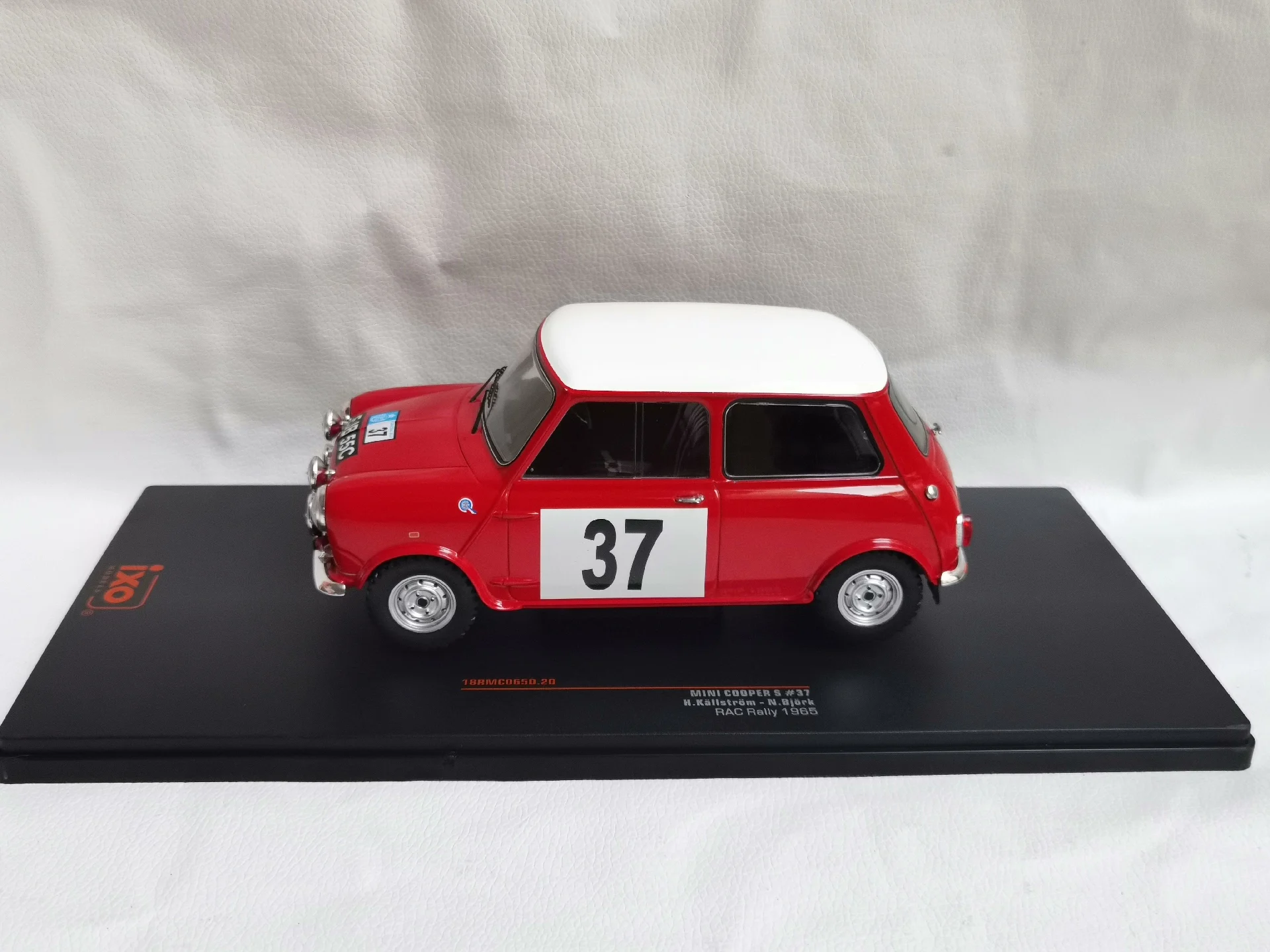 Diecast IXO 1/18 Scale MINI COOPER S # 37 1965 Racing B5 Alloy Car Model