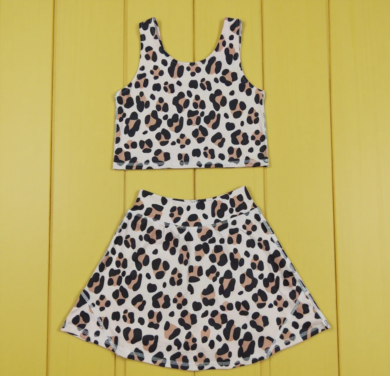 Z825-18 GSD2327 ملابس الصيف للأطفال بلوزة بلا أكمام مع تنورة تحت مجموعة تي شيرتات قصيرة للأطفال ملابس اليوغا