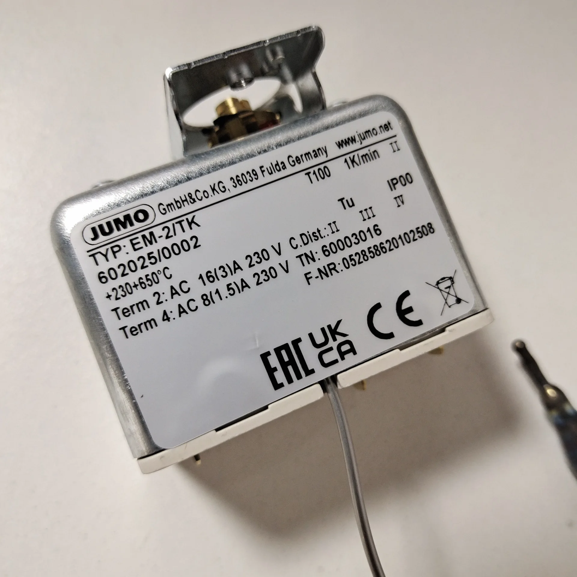 JUMO Panel Mounted Temperature Switch 230-650 Degrees, Pipe Diameter 8MM, Capillary Length 2000MM