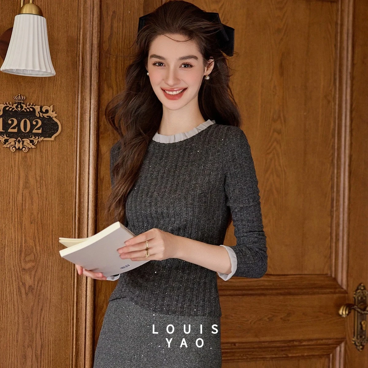 

LOUISYAO Fashion Silver-Sprayed Long Sleeve T-Shirt 2025 Autumn/Winter Tops Slightly Stretch Striped Knit Women's T-Shirt