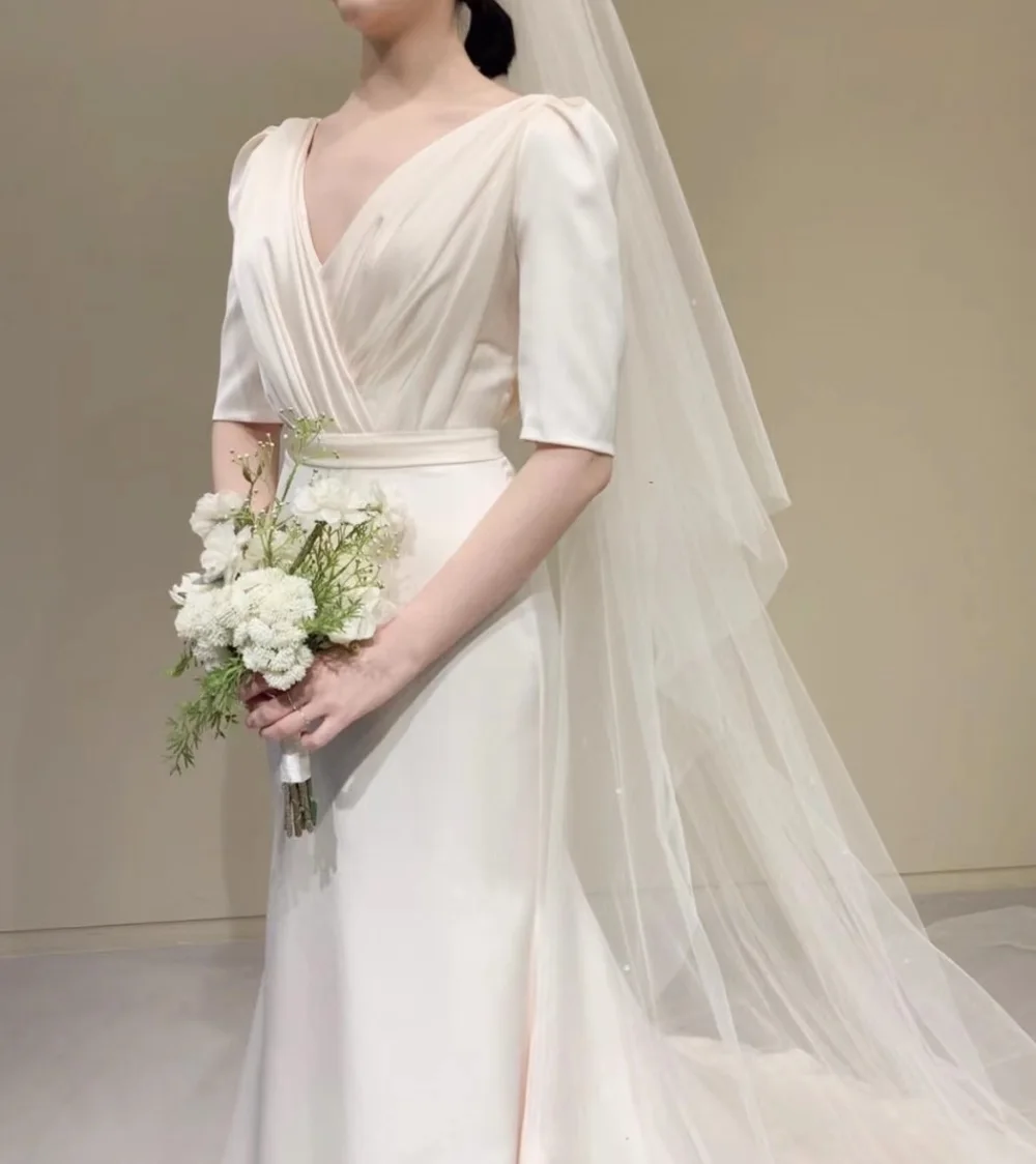 2022 neue Design V-ausschnitt Sweep Zug Hochzeit Kleid Halbarm Weichen Satin Meerjungfrau Backless Koreanische Einfache Brautkleider 웨딩드레스