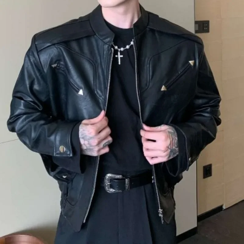 Amerikanische Retro-PU-Lederjacke mit Metallreißverschluss für Herren, kurze, breite Schulter-Kunstledermäntel, schwarzer Tough Guy-Motorradanzug