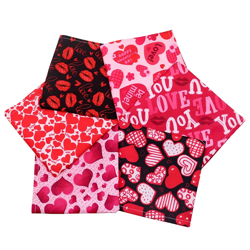 Imagem -03 - Cão Bandana Dia dos Namorados Suprimentos para Animais de Estimação Amor Cão Bandanas Cachecol Acessórios para Cães Poliéster Pequeno Cão Filhote de Cachorro Bandana 30 Peças