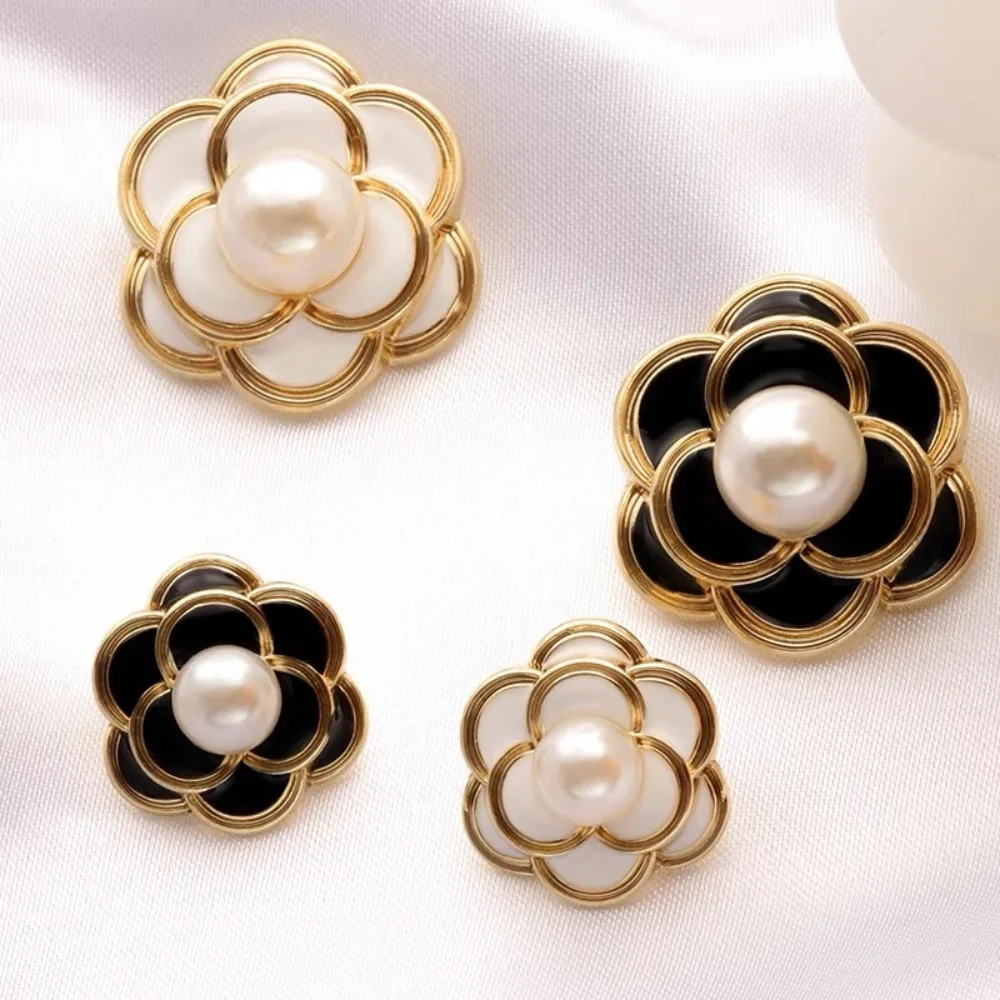 10 Pieces Fashion Black and White Camellia Pearl Gold Edge Metal Buttons Coat Shirt Dress Suit Fine Decorative Hand-sewn Buttons