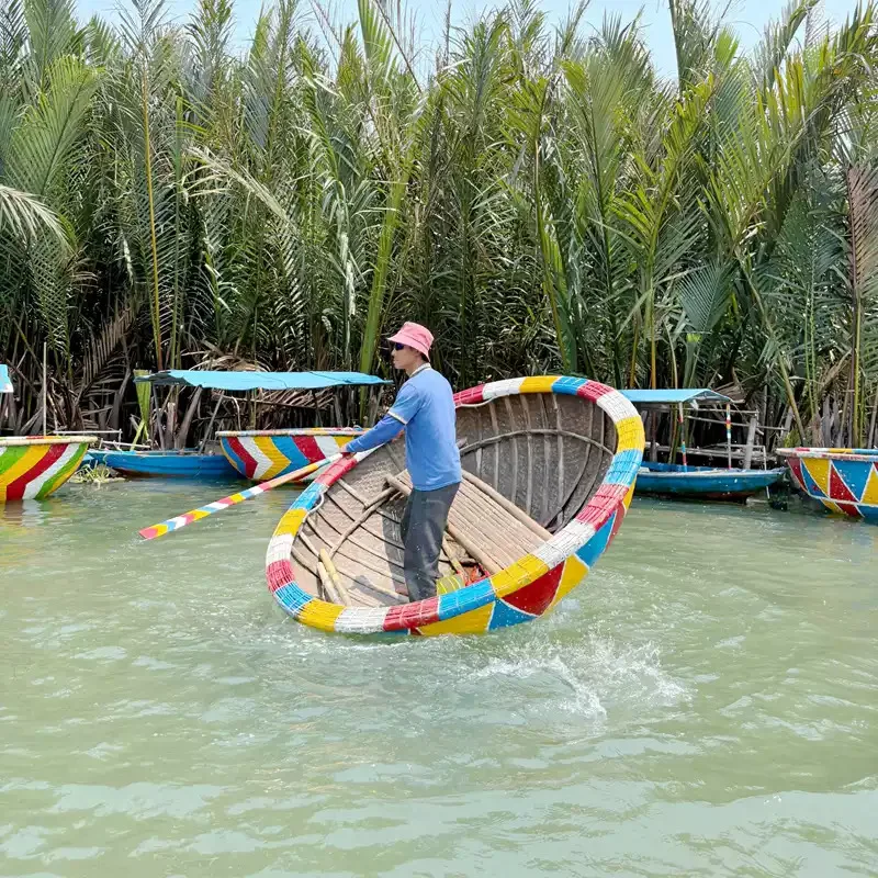 

Outdoor Fiberglass Vietnam Round Basket Boat Sightseeing Park Art Tour & Holiday and Celebration Photography Spot