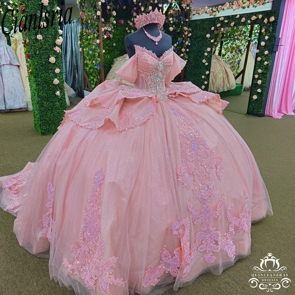 

Розовые бисерные платья Quinceanera с кристаллами и оборками, бальное платье с открытыми плечами и аппликациями, кружевные мексиканские милые платья 16, 15 Anos