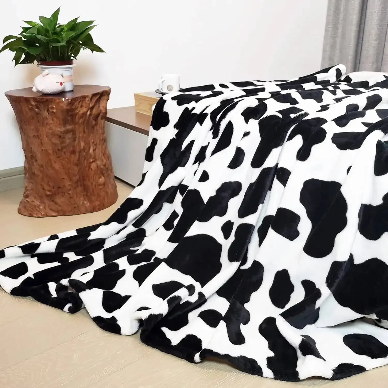 Fluffy Black and White Cow Print Throw Blanket Cozy Plush Throw for Sofa Bedding Decor