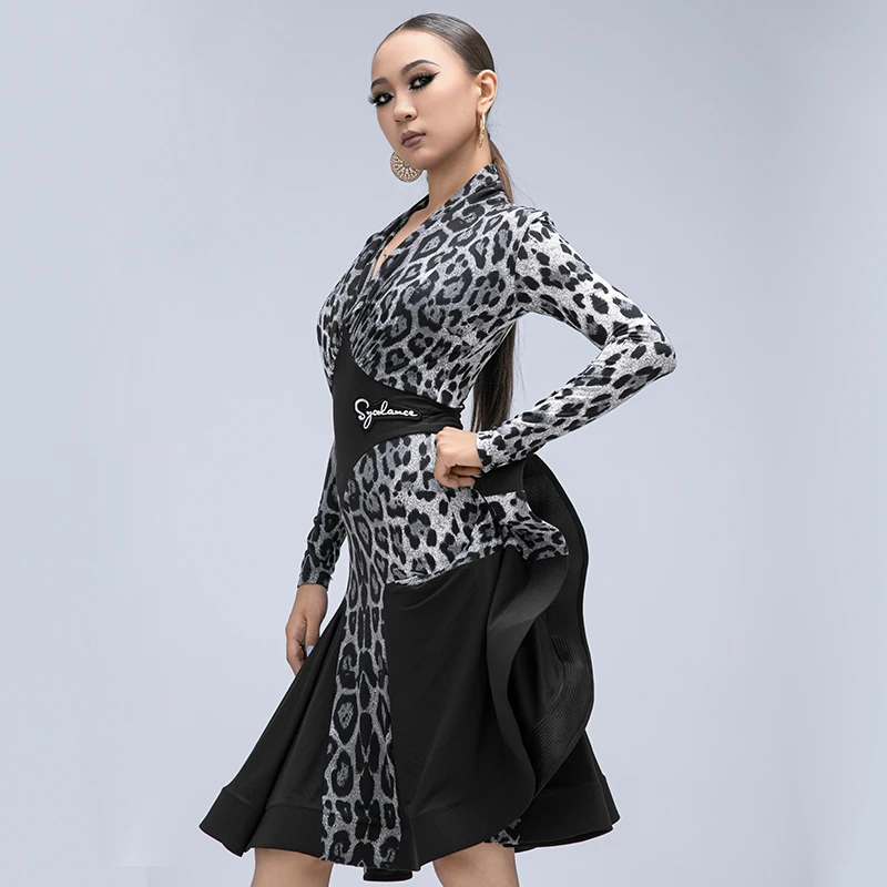 2025 Vestito da ballo latino Donna Maniche lunghe Abito leopardato Adulto Cha Cha Rumba Pratica di ballo Indossare Vestito da competizione latino DNV22087