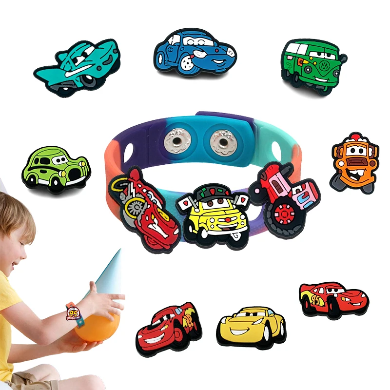 ديزني سيارات البرق McQuee10-100pcs الأحذية السحر حديقة إكسسوارات الأحذية مشبك صالح قباقيب الديكور الصنادل تزيين هدية عيد الميلاد