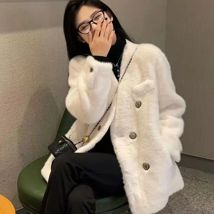 

European Autumn and Winter New Women's Fur Coat Loose Commuting High Street Fur One-piece Fake Fur Jacket