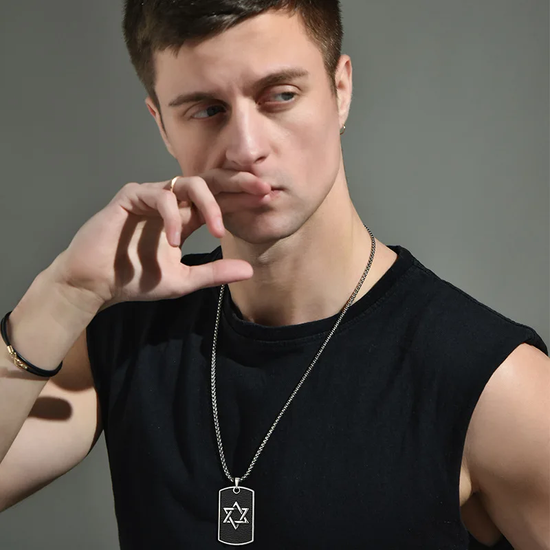 إكسسوارات الهيب هوب الأوروبية والأمريكية في الشوارع، ومعلقات الهيب هوب ذات العلامات التجارية العسكرية، وسلاسل السترات، والقلائد الرجالية