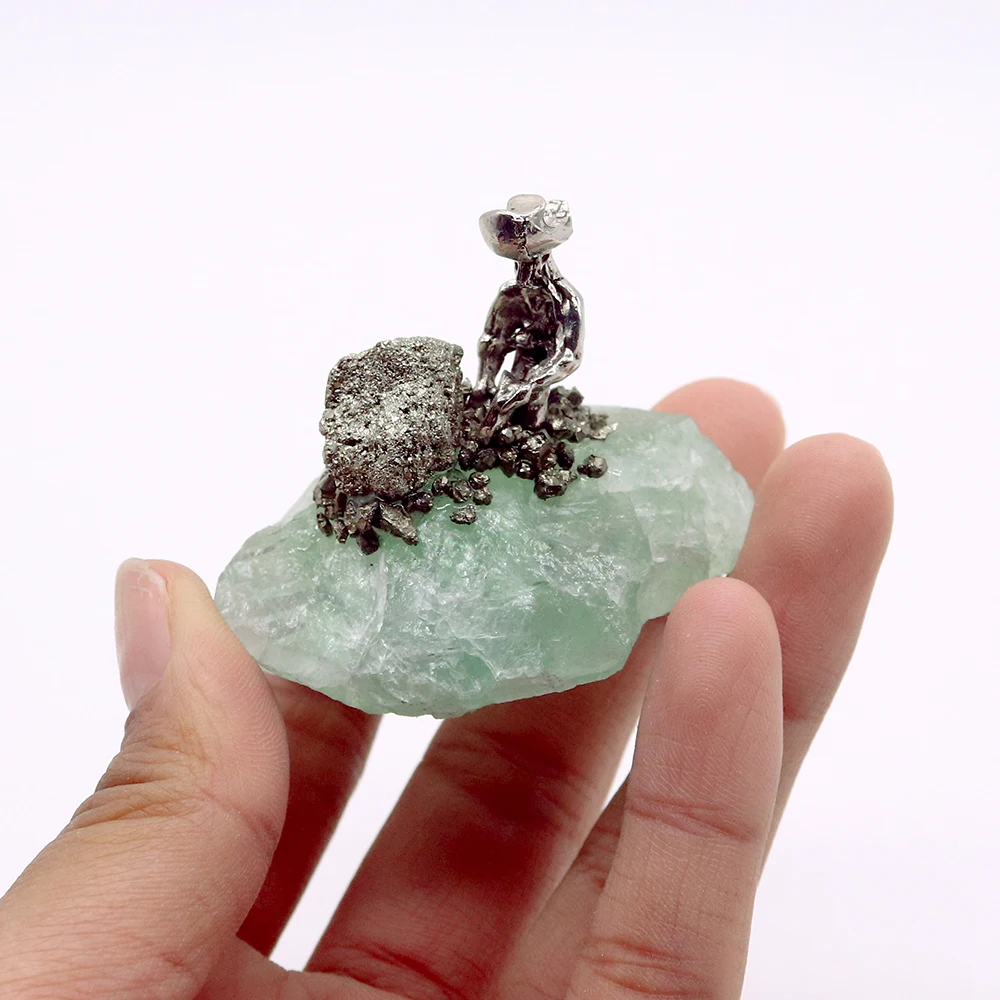 

Натуральный кристалл ручной работы, орнамент из необработанного камня, металлическая фигурка, микрорезьба, сцена, аметист, розовый кристалл, креативное украшение для рабочего стола