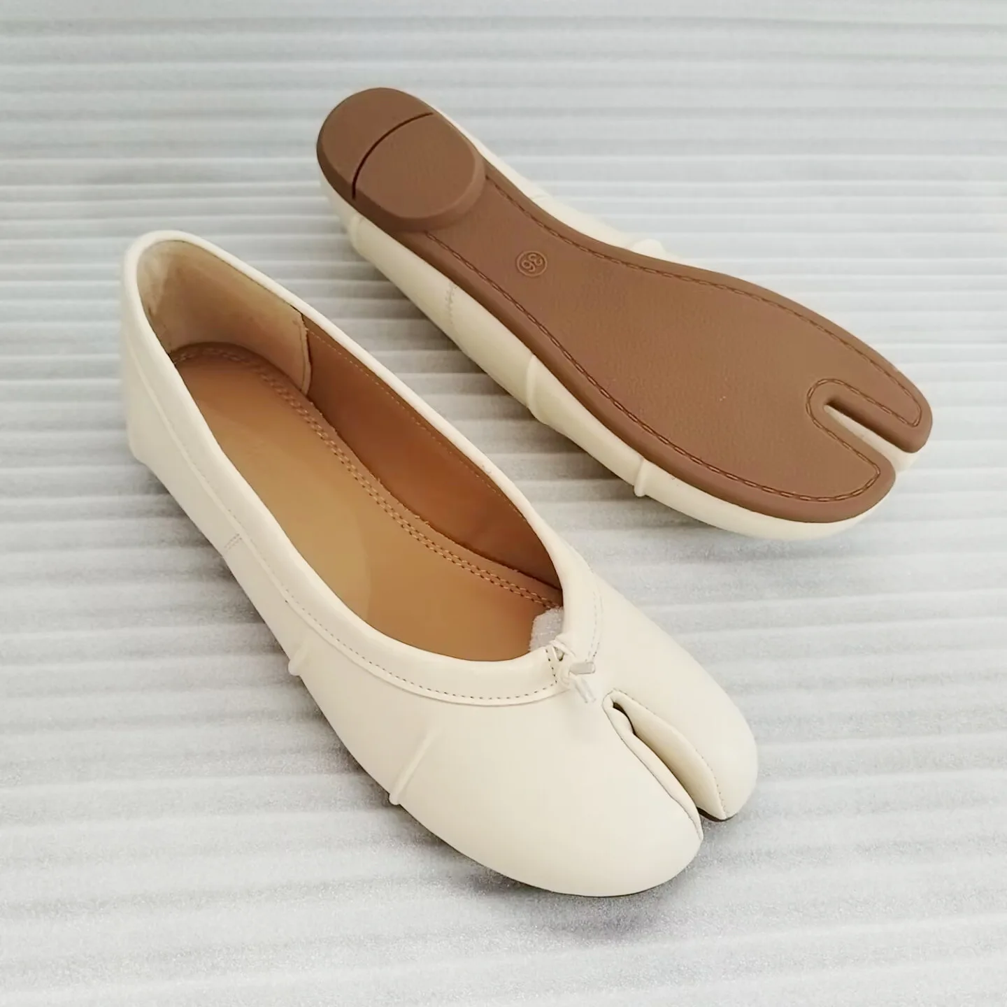 NEW Split Toe Flat Shoes Women Retro Ballet Flats Casual pu Leather Loafers Fashion Slip On Moccasins Comfortable Walking Shoes view 3